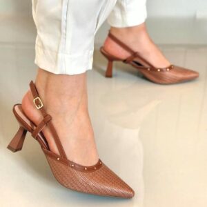 Scarpin em rafia com salto fino - Caramelo