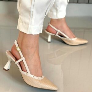 Scarpin em rafia com salto fino - Off white